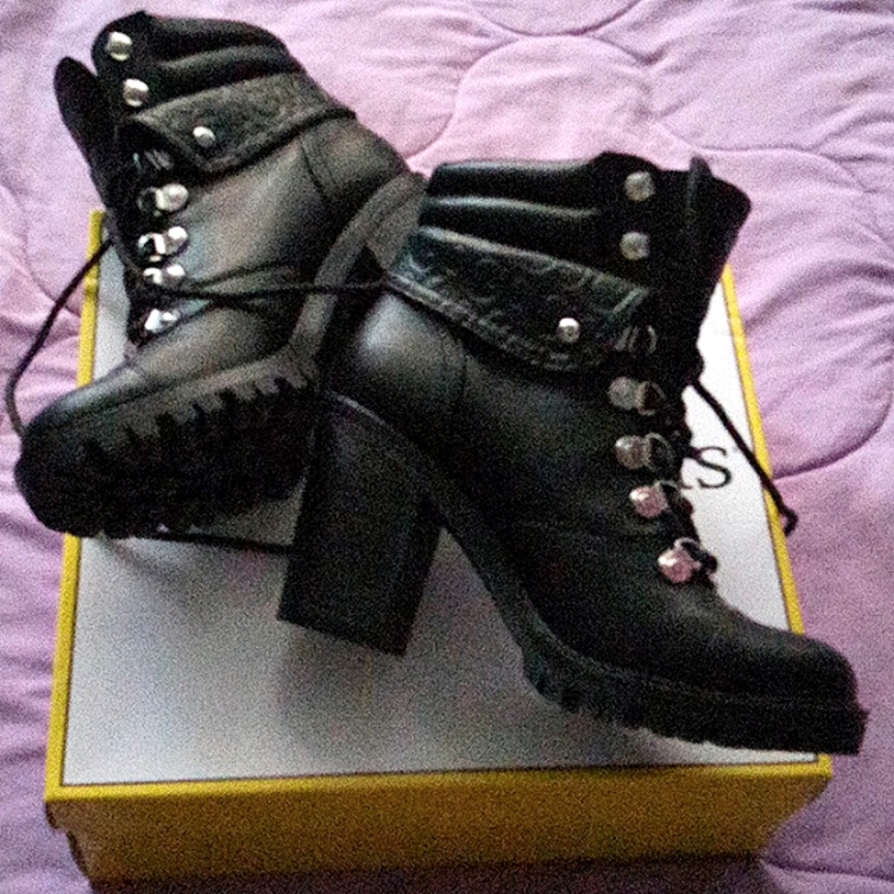 SZ 5.5 Women's Black combat boots